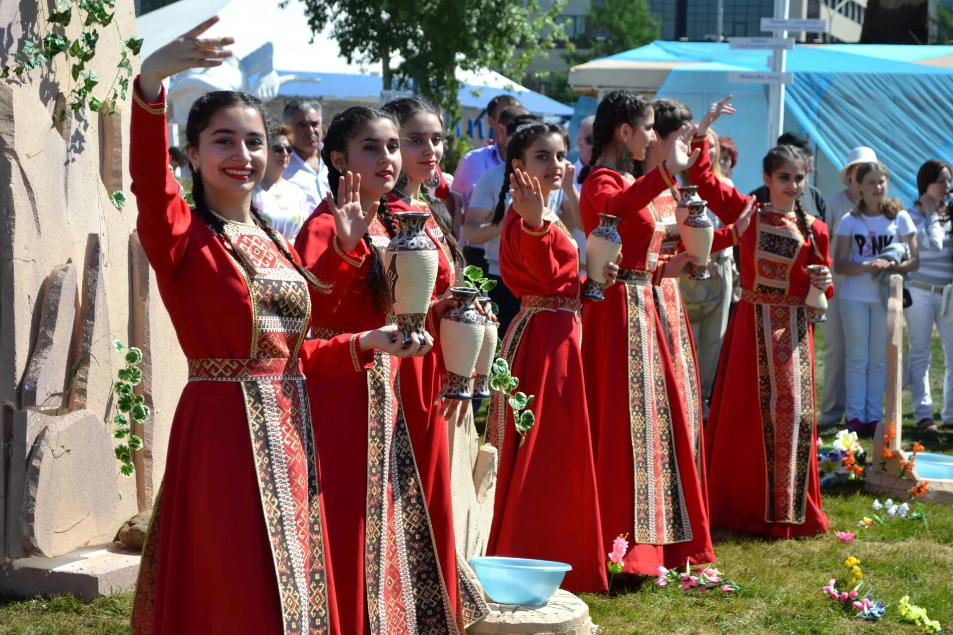 Армяне. Армения народ. Национальная культура Армении. Национальный костюм армян. Про армянский народ