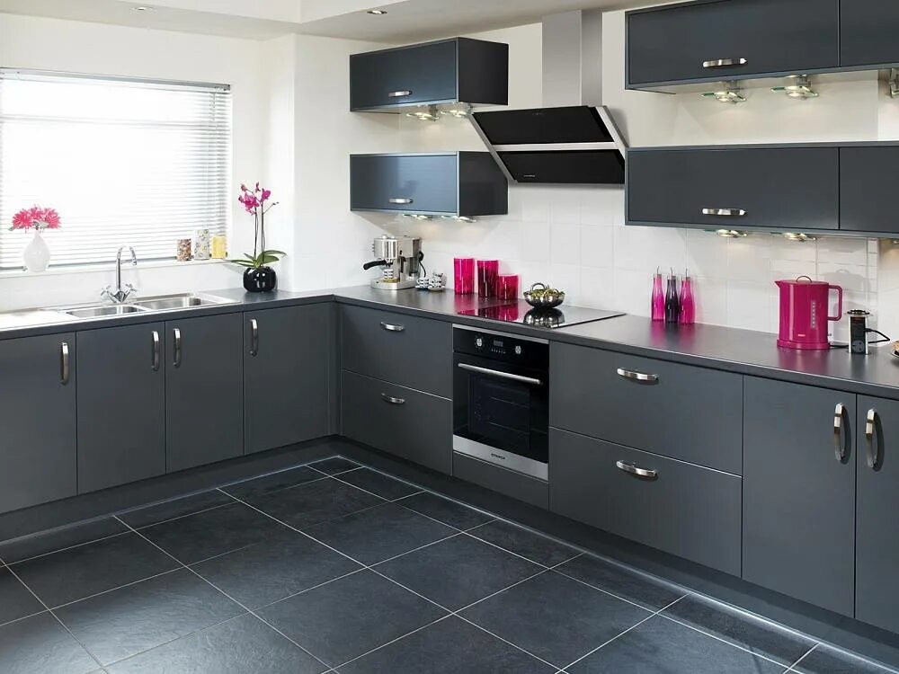 Современный кухонный гарнитур. Серые кухни. Кухня в сером цвете. Кухонный гарнитур черного цвета.