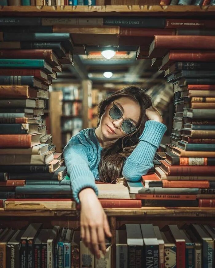 Ханна Бернард Мисс библиотекарша. Девушка с книгой. Фотосессия с книгой. Фотосессия в библиотеке идеи. Хорошие мысли о книгах