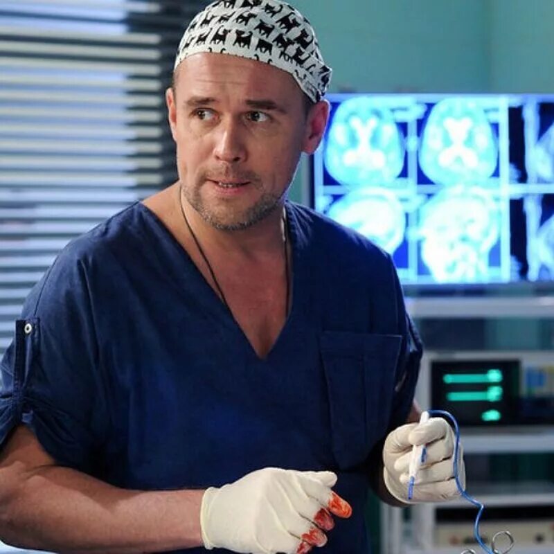 Хирург актер. Доктор шон мерфи фильм. Хирург актер. Хирург актер. Стивен стрэндж нейрохирург.