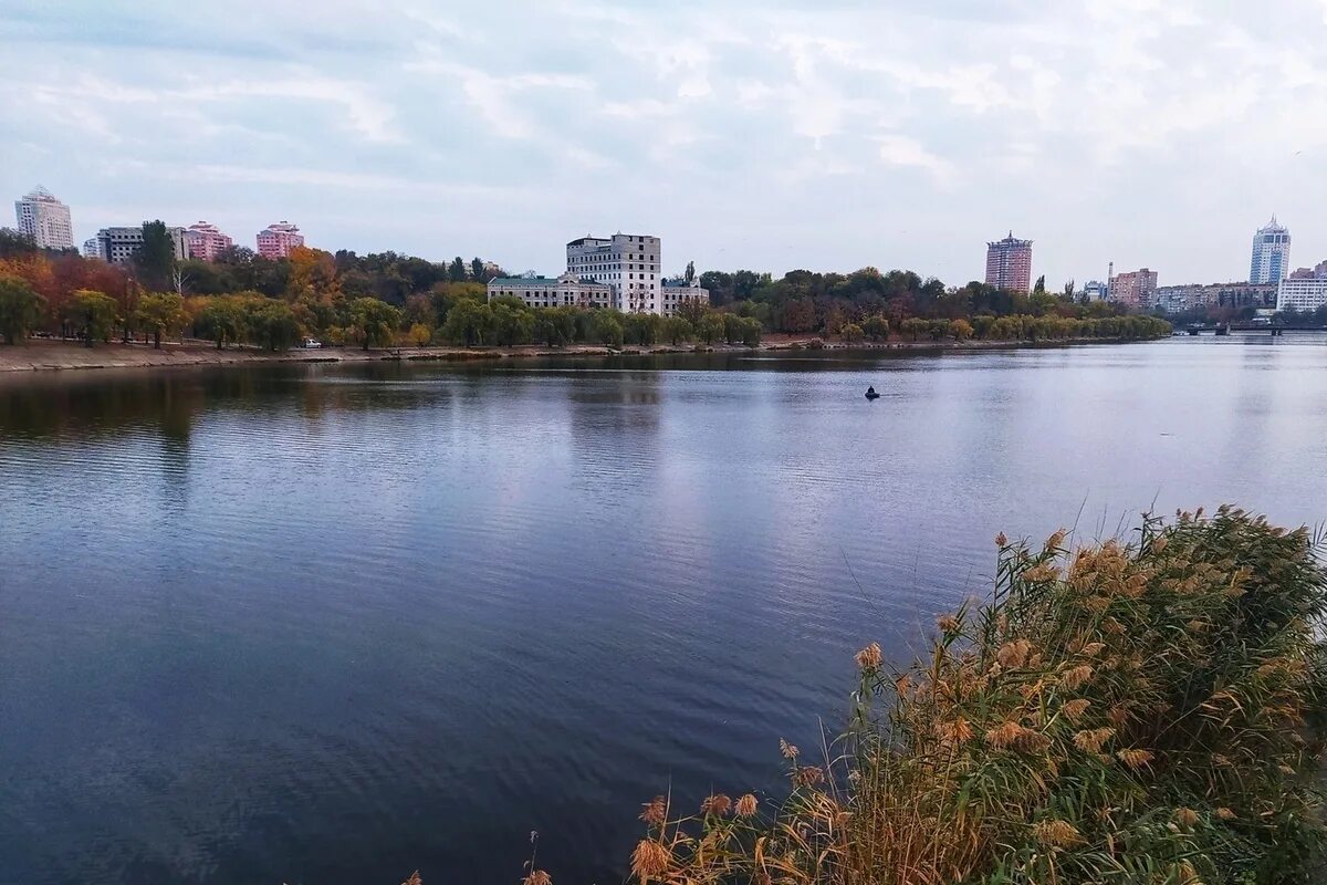 Кальмиус Донецк. Речка Кальмиус Донецк. Набережная реки Кальмиус. Набережная Кальмиус Донецк.