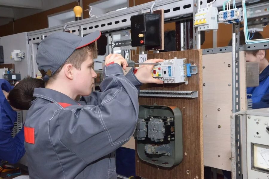 чагино подстанция авария 2005. энергосистема в москве 2005. коммунальный энергетический комплекс. коммунальный энергетический комплекс. российские местные власти.