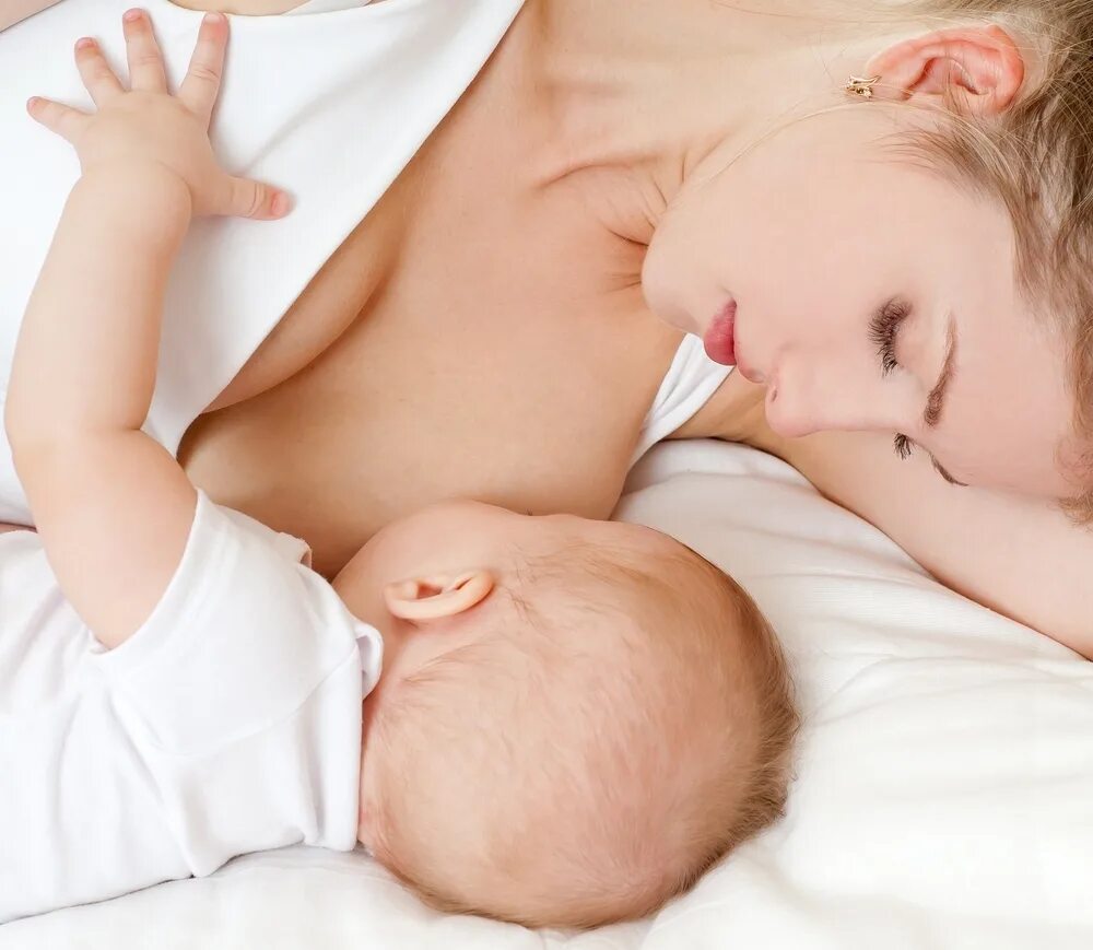 Грудное вскармливание. Кормление грудью. Мама кормит ребенка грудным. Прикладывание к груди фото. Сосок кормящей матери