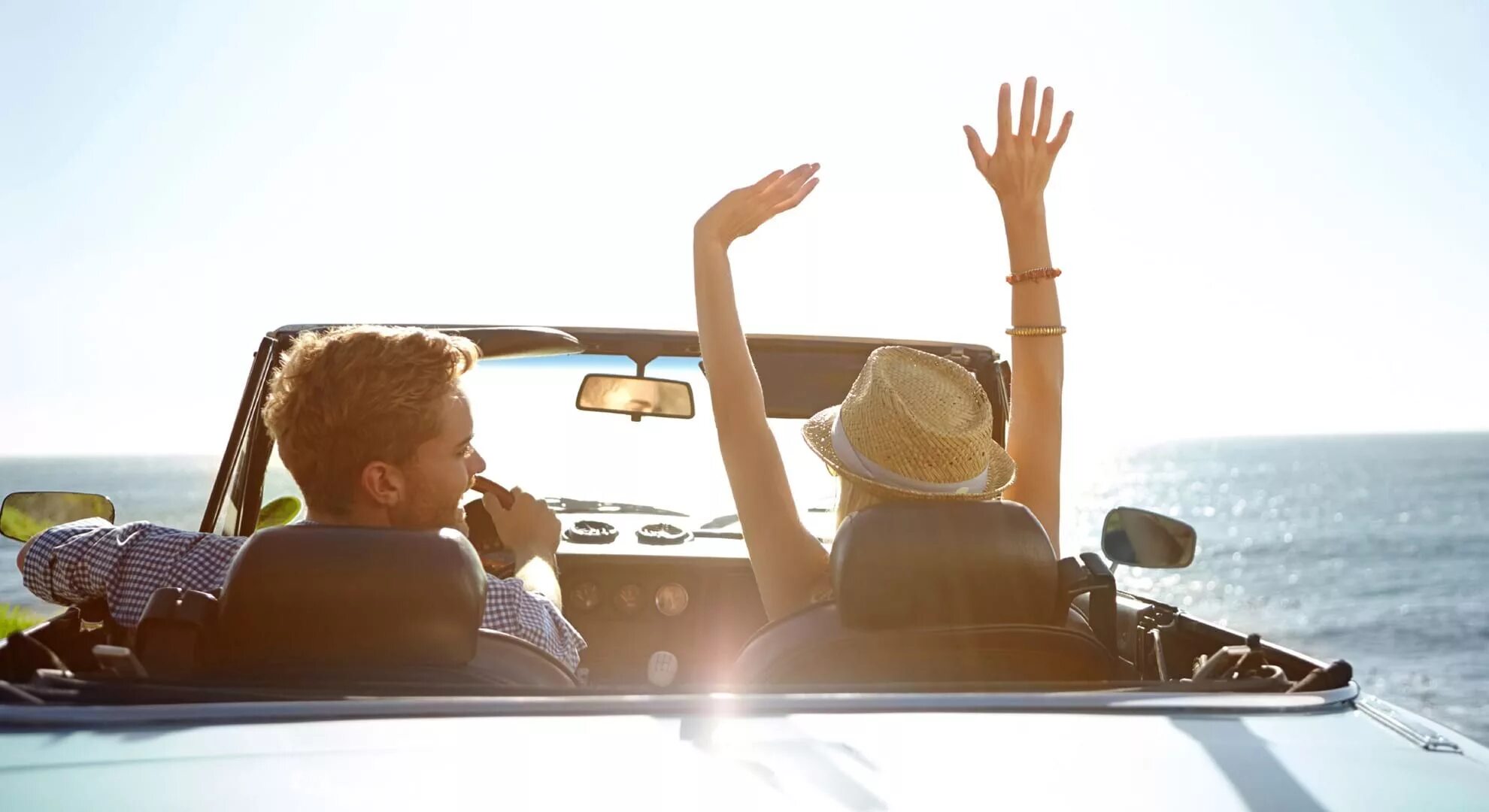 Holiday with car. Автомобиль на море. Семья путешествует на машине. Универсал для путешествий. Семья путешествует.