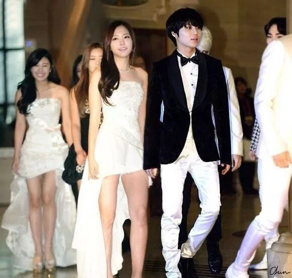 Молодожены наын. Наын и тэмин встречаются. Молодожены наын. Молодожены тэмин и наын. Шоу молодожены тэмин и наын.