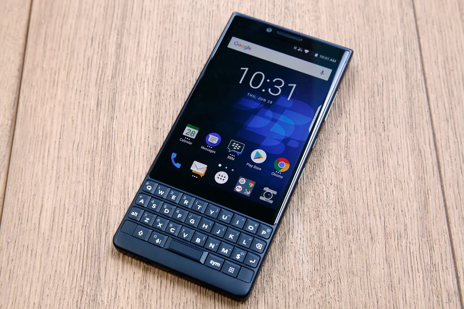 Как выглядят новые телефоны. BLACKBERRY key2. BLACKBERRY Key one 2. BLACKBERRY smartphone key2. Кнопочный смартфон BLACKBERRY key2.