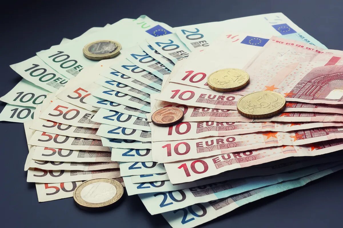 Денежный курс валют. Евро валюта. Курс валют. Деньги евро. Валютный курс.