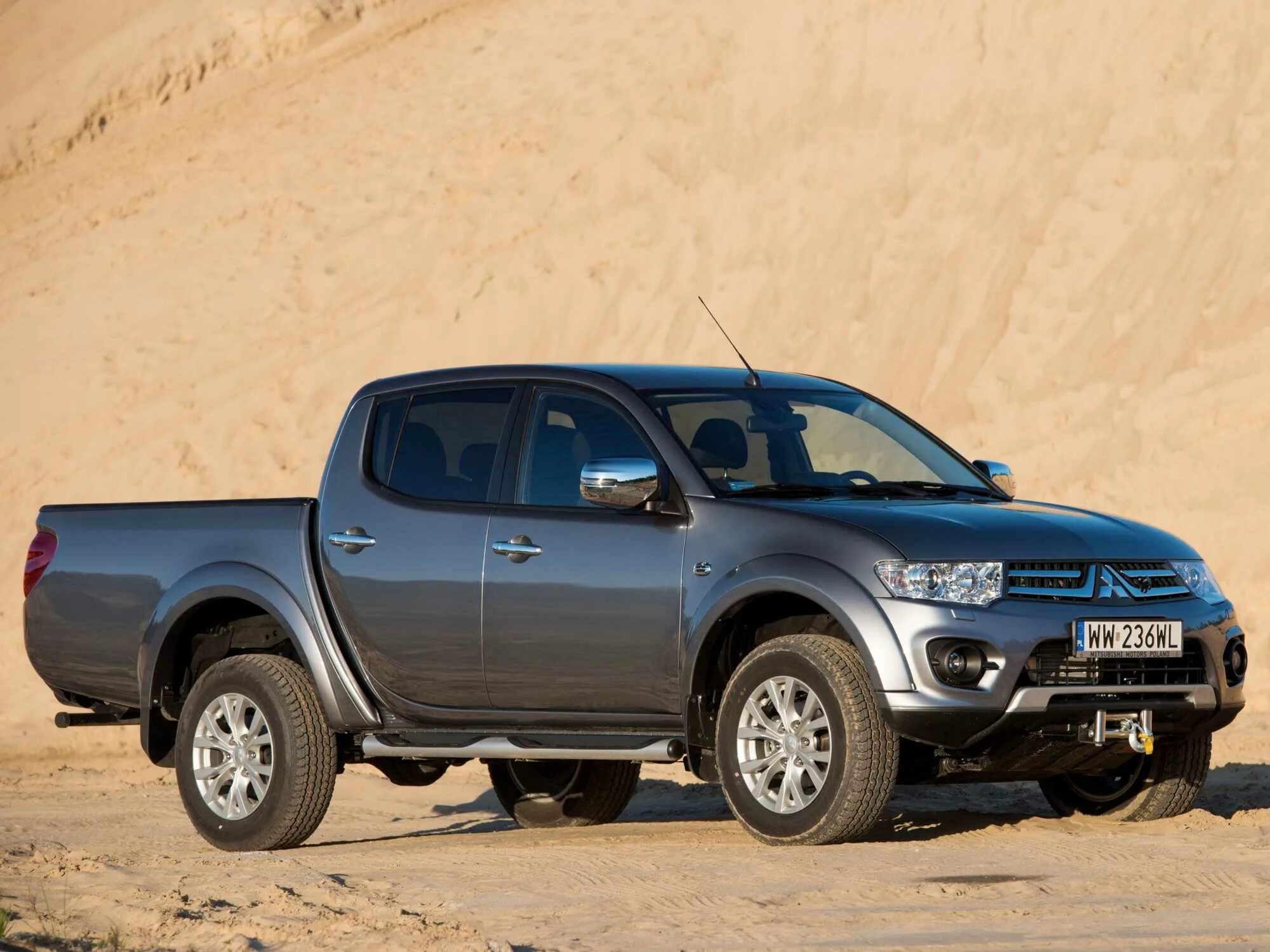 Mitsubishi l200 2014. Митсубиси л200. Mitsubishi l200. Пикап Митсубиси л200. Мицубиси l200 2014.