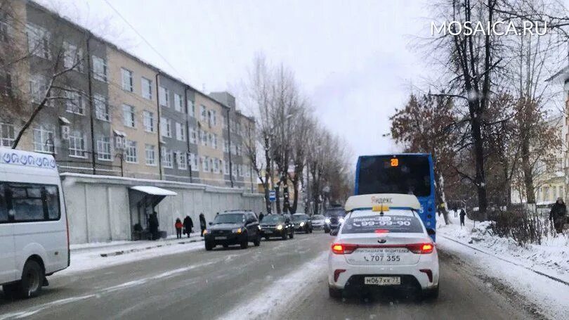 Пробки Ульяновск. Загруженность машинами двора Ленина 88 Альметьевск. Федерации 683 31 декабря