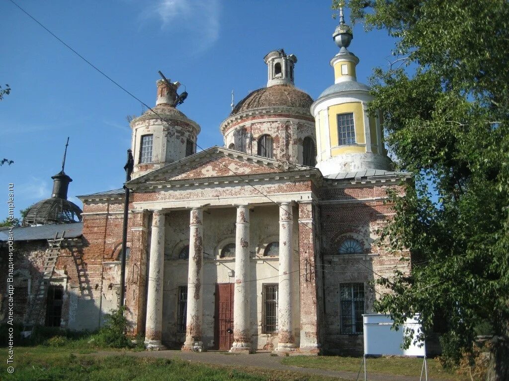 Дединово Церковь Воскресения Христова. Храм Воскресения Христова село Ловцы. Село Ловцы Луховицкого района Московской области. Церковь в ловцах Луховицкий район.