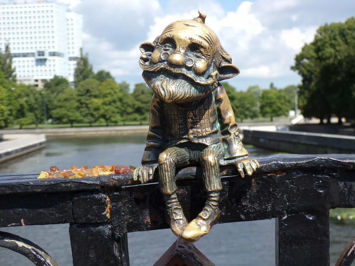 Скульптура дедушка хомлин в калининграде. Скульптура дедушка хомлин в калининграде. Дедушка хомлин калининград. Дедушка хомлин калининград. Дедушка хомлин калининград.