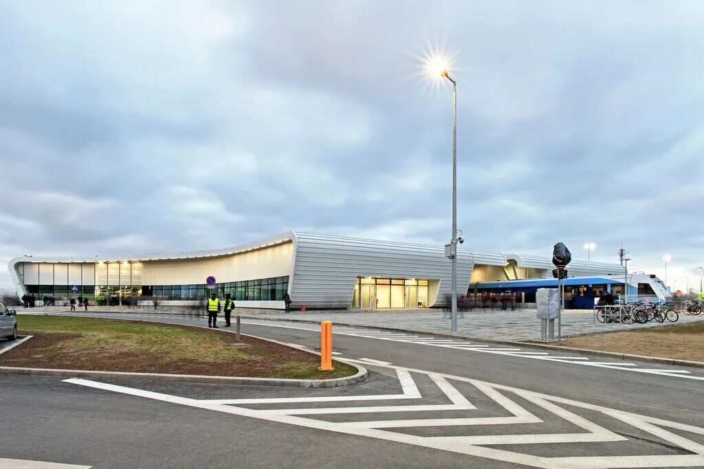 польские аэродромы. варшавский аэропорт. аэропорты польши на карте. самый большой аэропорт в польше. варшава аэропорт фредерик шопен.