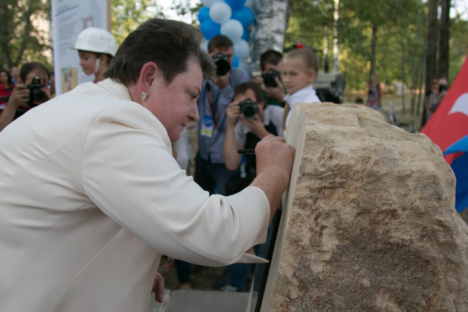 First stone. Закладка первого камня. Первый камень. Заложить камень. Заложение первый камень строительства.