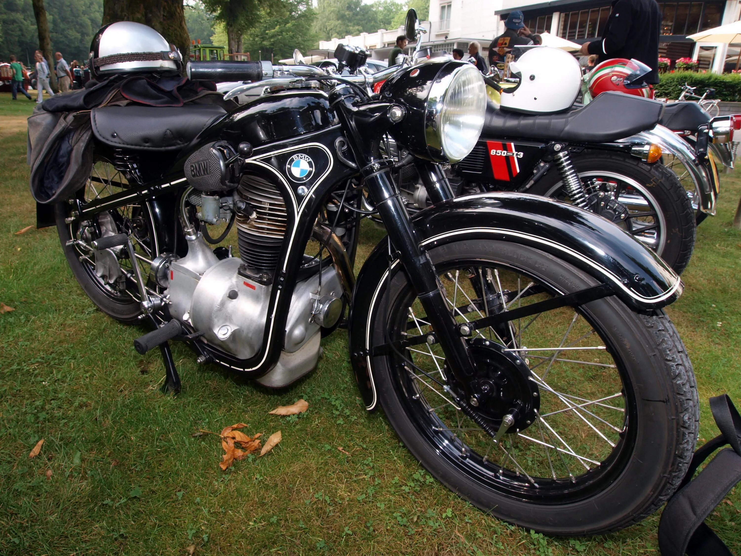 Бмв р 69 с. Первый мотоцикл бмв. Bmw мотоцикл москва. Bmw мотоцикл москва. Bmw r24.