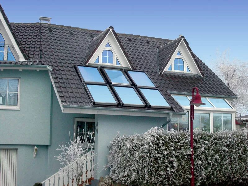 пфайфер остекление мансарды. мансарды в частном доме. окно близко к крыше. застекленный фронтон. окно балкон велюкс.