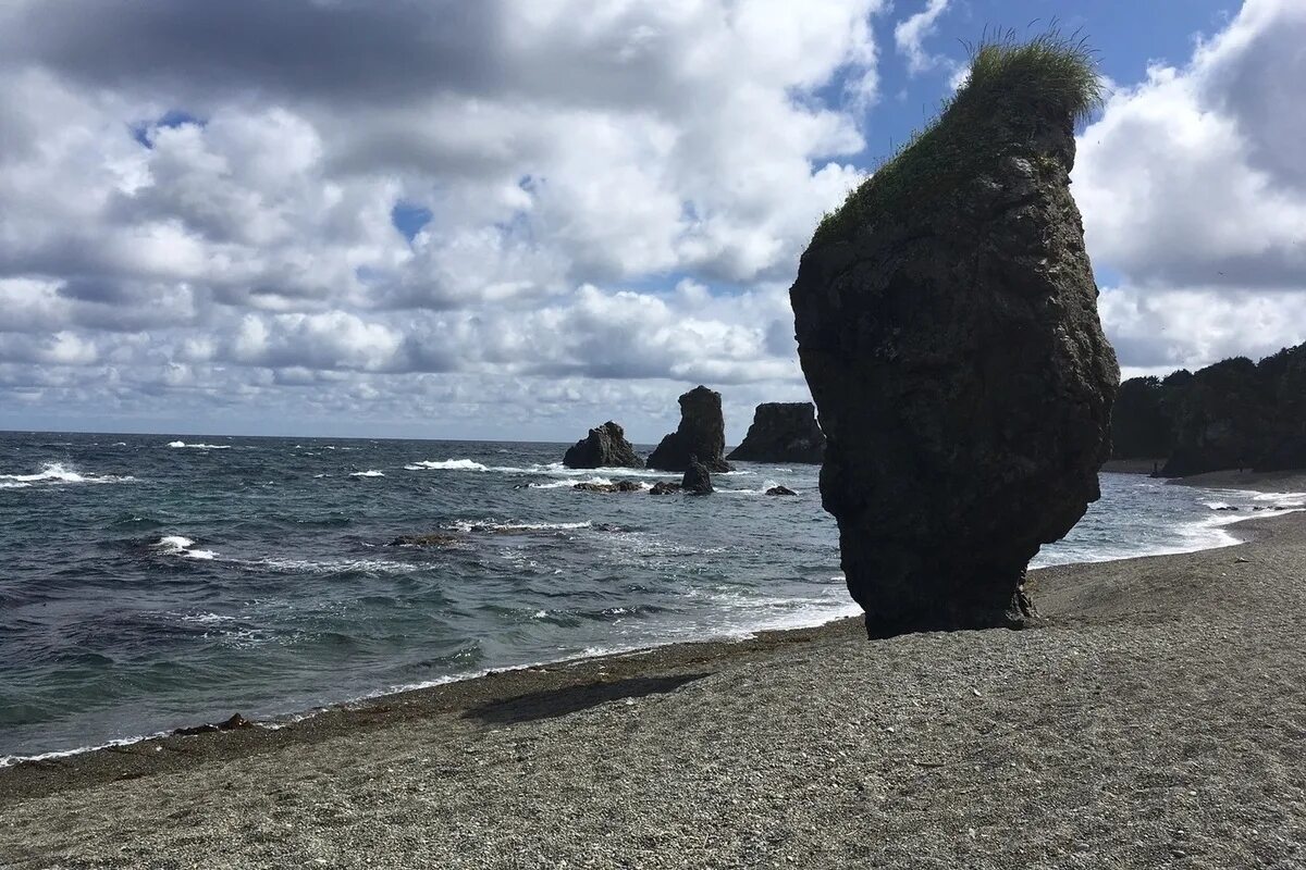 Сахалин город александровск. Сахалин сделай. Охотское море сахалинская область. Сахалин сделай. Мыс великан южно сахалинск.
