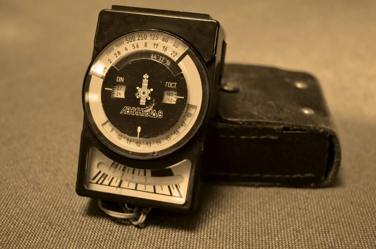 экспонометр ленинград 6. фотоэлектрический экспонометр ленинград 8. темно синяя толстовка. пример летучки. темно синяя кофта.