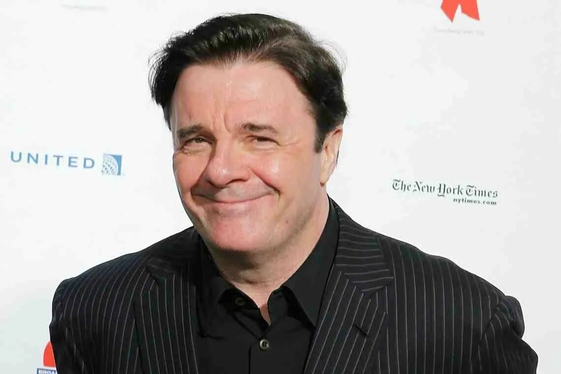 Том хэнкс оскар. Земекис. Том хэнкс в очках. Натан лейн 1980. Том хэнкс фото 2021.