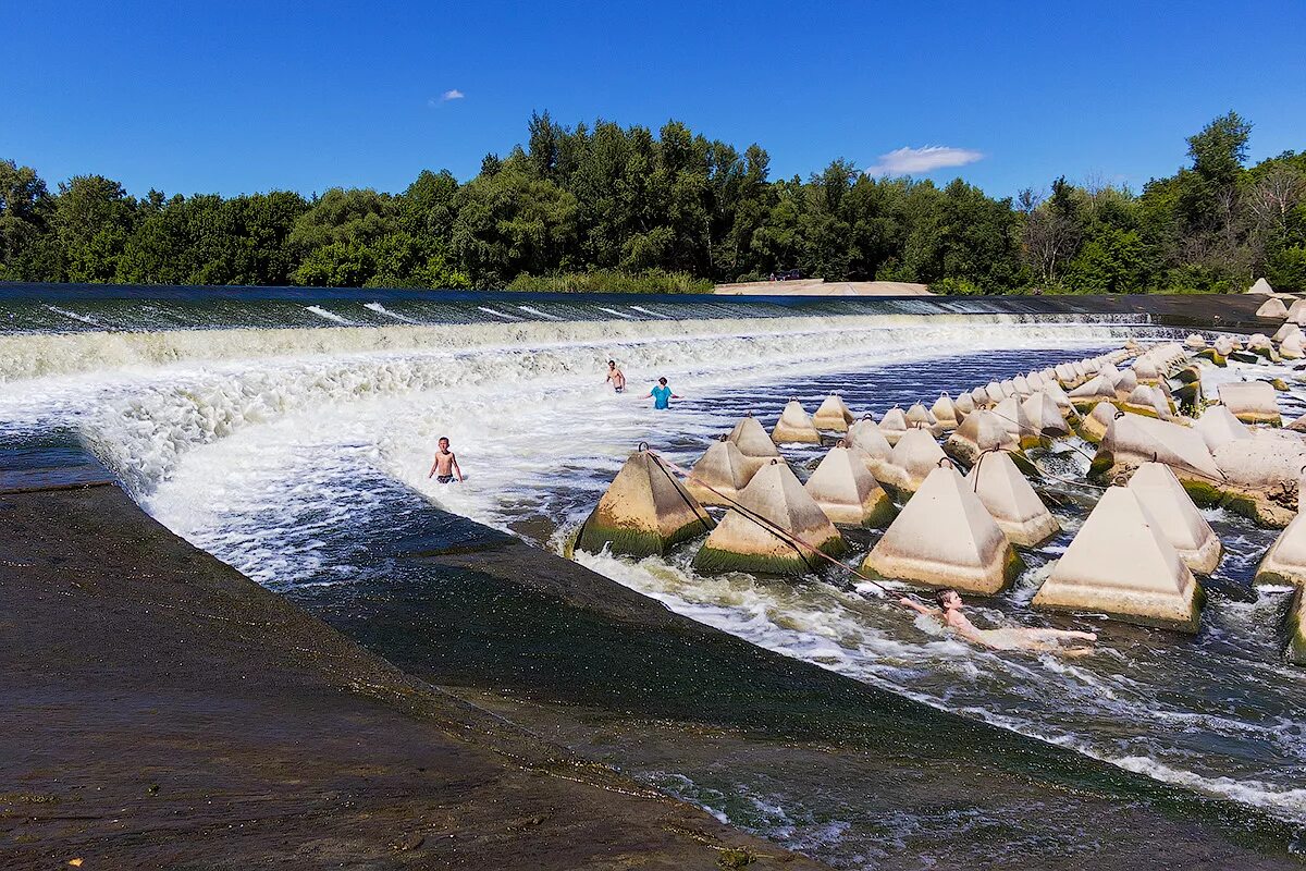 Водопады саратовской. Река Иргиз Балаково. Переливная плотина Иргиз. Иргиз водопады Саратовская область. Большой Иргиз Балаково.