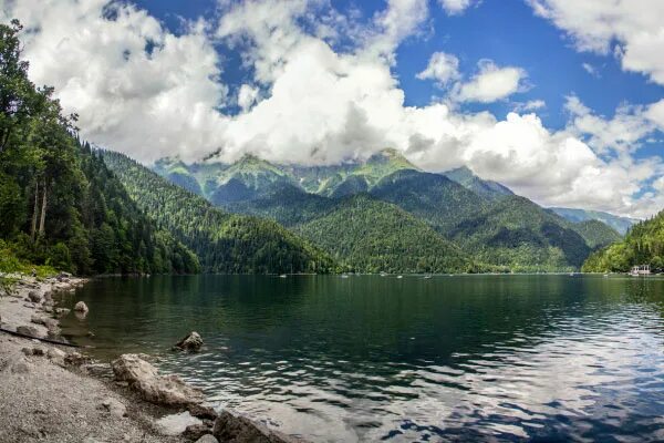 Абхазия погода на неделю сухуми. Озеро Рица. Природа Абхазии Пицунда. Природа в Абхазии в июле. Абхазия в начале июня.