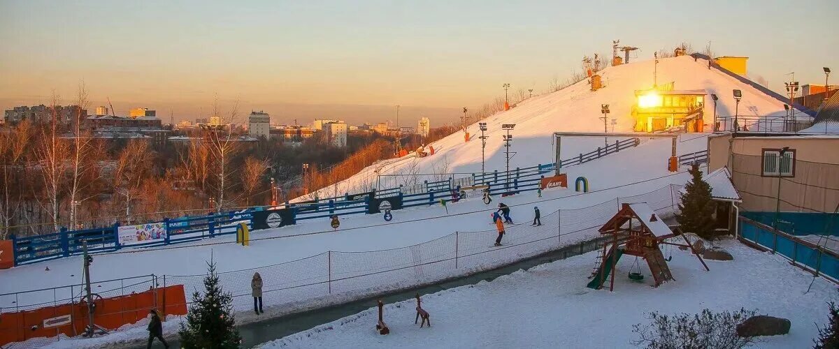 Горные спортивная школа. Кант Нагорная горнолыжный комплекс. Кант спортивный комплекс на Нагорной. Кант склон на Нагорной. Кант спуск на Нагорной.