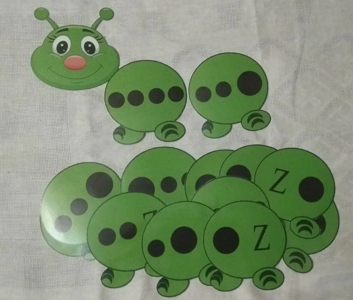 Танцующая гусеница игрушка. Игра гусеница. Музыкально дидактические игры. Гусеница гигл вигл. Танцующая гусеница игра.