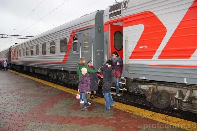 Поезд оленегорск москва. Самара Нижний Новгород поезд. Оленегорск поезд. Туристический поезд Самара. Туристический поезд из Нижнего Новгорода.