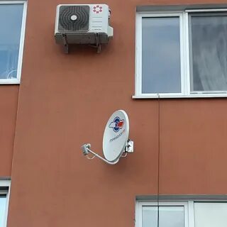 Антенна на фасаде дома