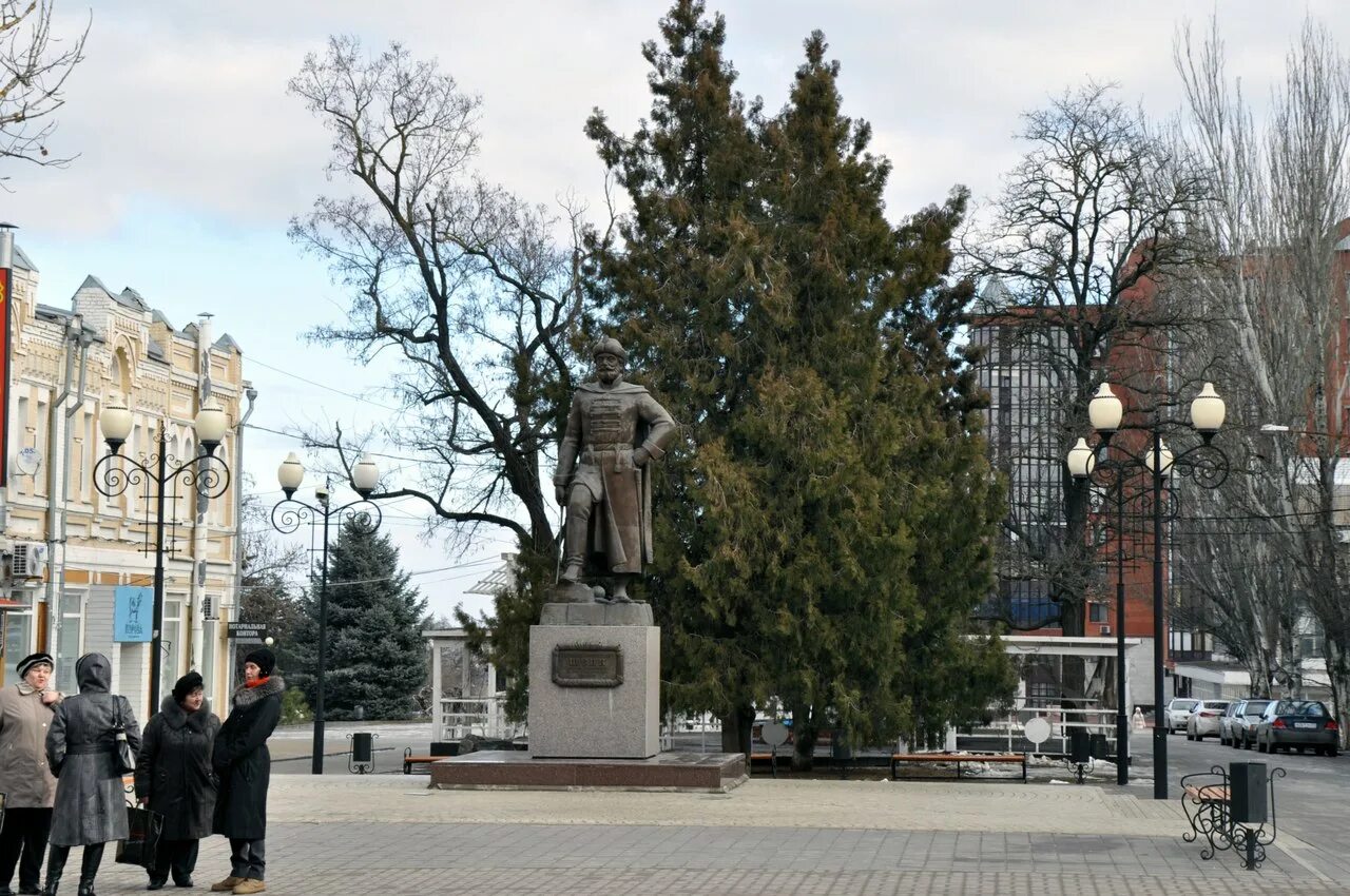 Климат Азова Ростовская область. Пушкинская Азова. Парк города Азова статуи. Дает в городе азове