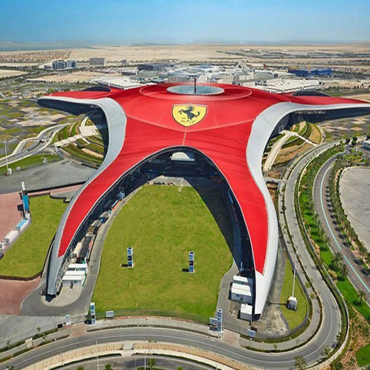 Парк аттракционов Ferrari World в Абу-Даби. Феррари парк Дубай. Феррари парк Абу Даби аттракционы. Феррари парк Дубай аттракционы.