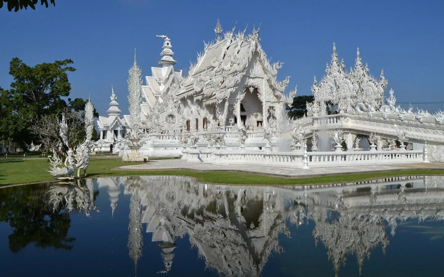 Temple t. Белый храм Чианг рай. Ват Ронг Кхун Таиланд. Белый храм ват Ронг Кхун Таиланд. Белый храм в городе Чианграй, Таиланд.