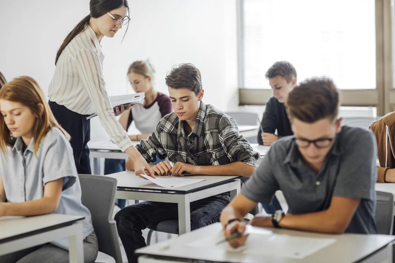 Pass exams successfully. Ученики и цифры. Лучшие школы России. Студент на паре рисунок. Mock Exam.