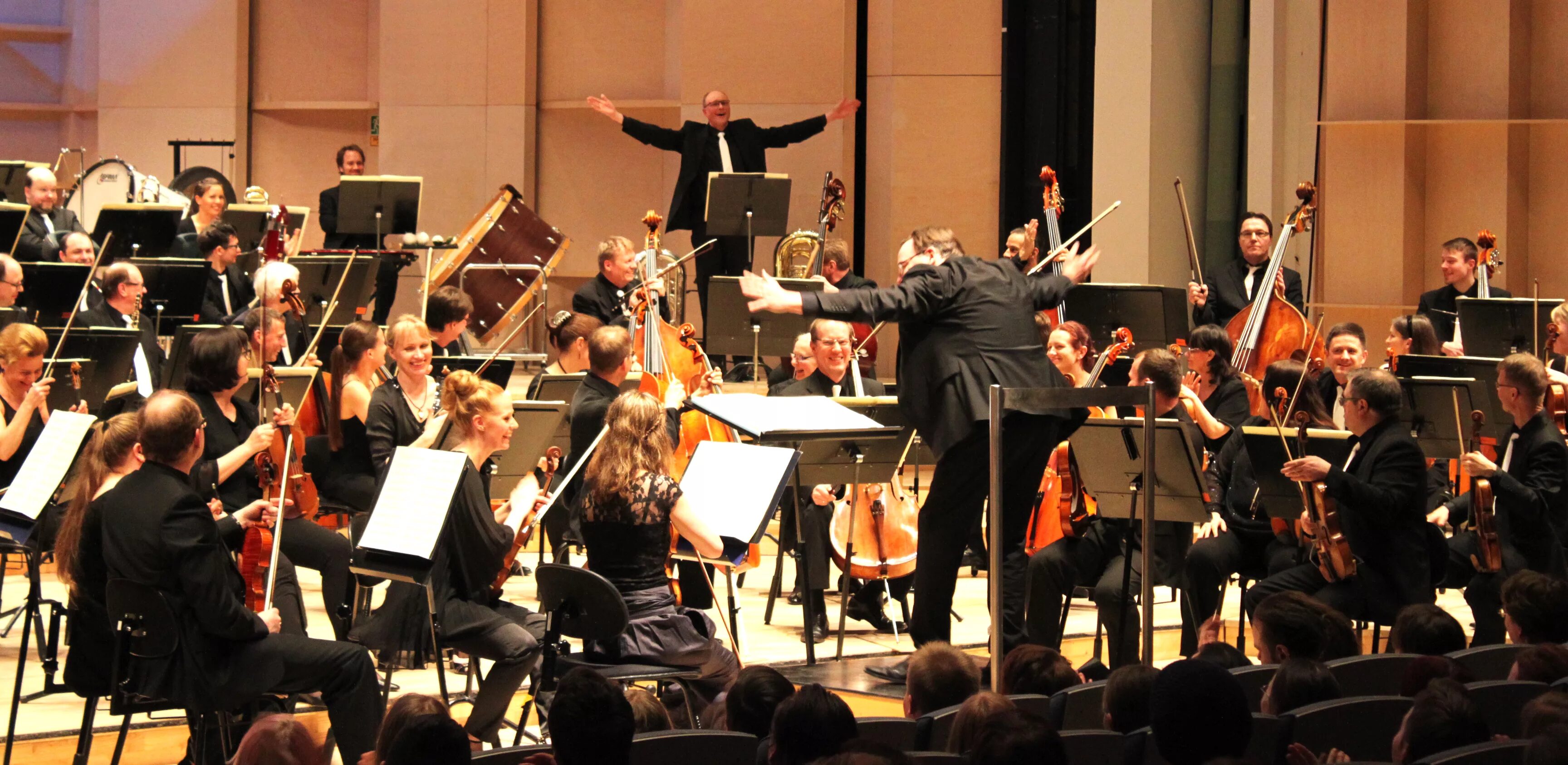 Симфония 103 гайдн. Финал ленинградской симфонии. 5 симфония бетховена ноты для оркестра. Чайковский 4 симфония вступление. Чайковский симфония 4 во поле берёза стояла.