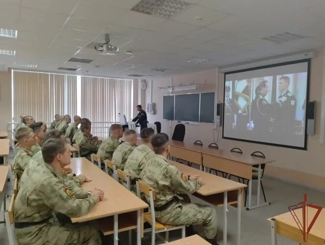 Военно политическое информирование офицеров проводится. Военно политическое информирование.