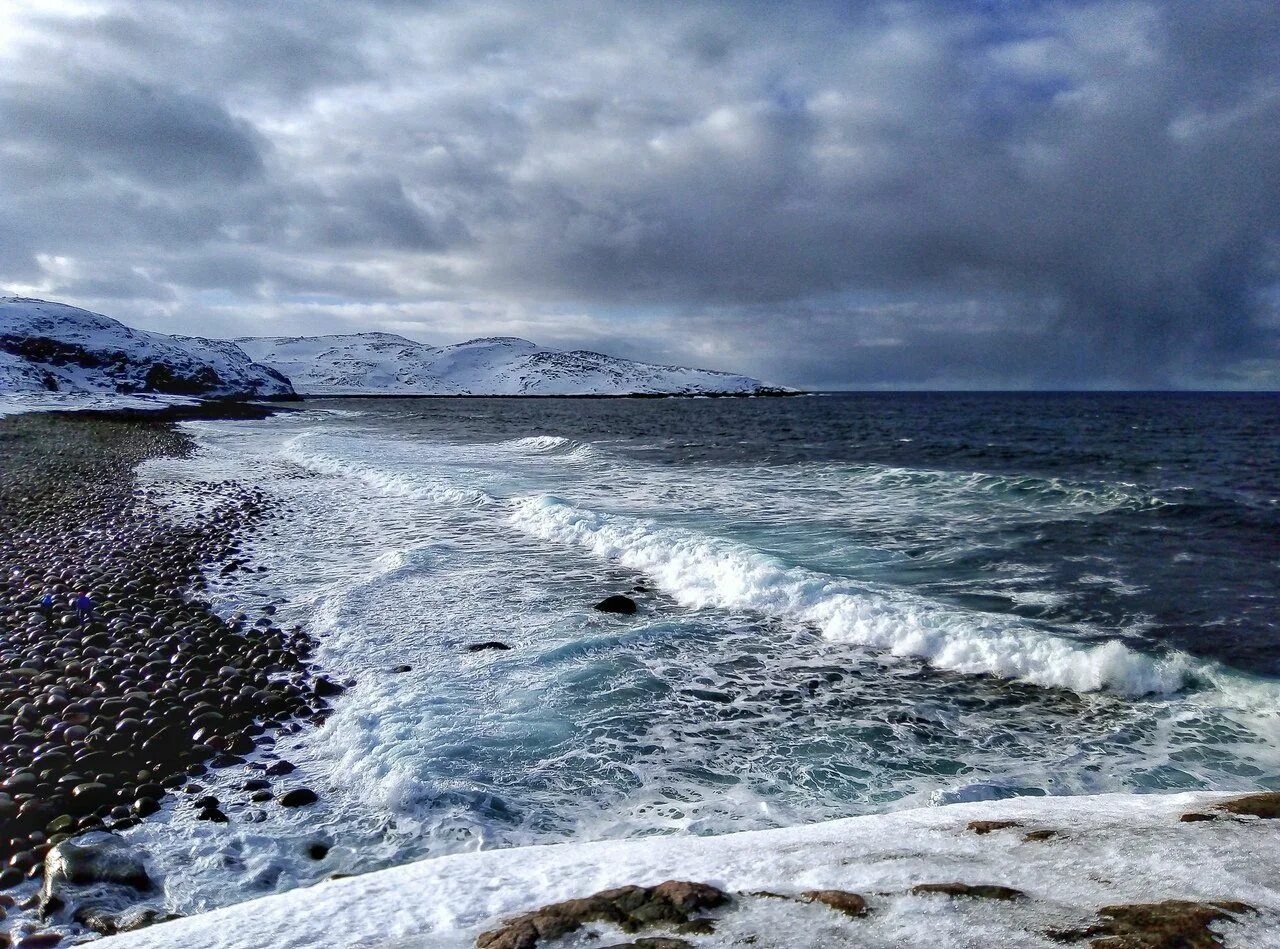 Берег баренцева моря териберка. Баренцево море 2023. Берег баренцева моря россия 1. Баренцево море мурманск териберка. Баренцево море териберка.