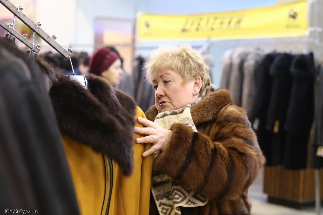 Тверь наталья серова новоторжская ярмарка тверь. Садовод тверские полушубки. Тверская меховая ярмарка. Шубки в лале антилоп тверь. Шубы из твери на казач рынке омск с07 окт 20022.