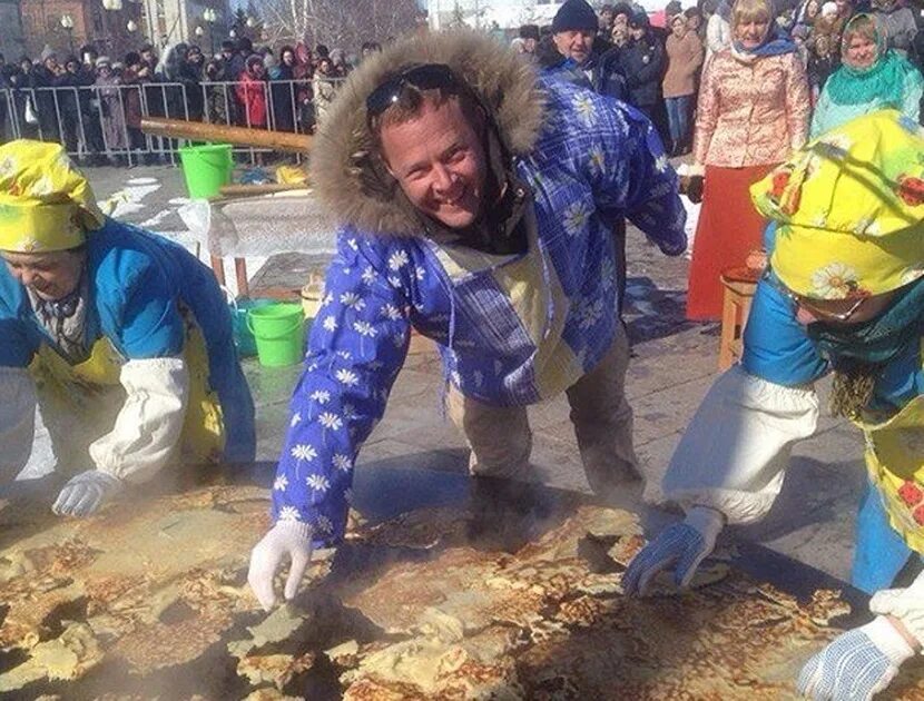 Посижу тюмень. Поедем поедим англичанин. тюменские мемы. шоу поедем поедим. тюмень мем.