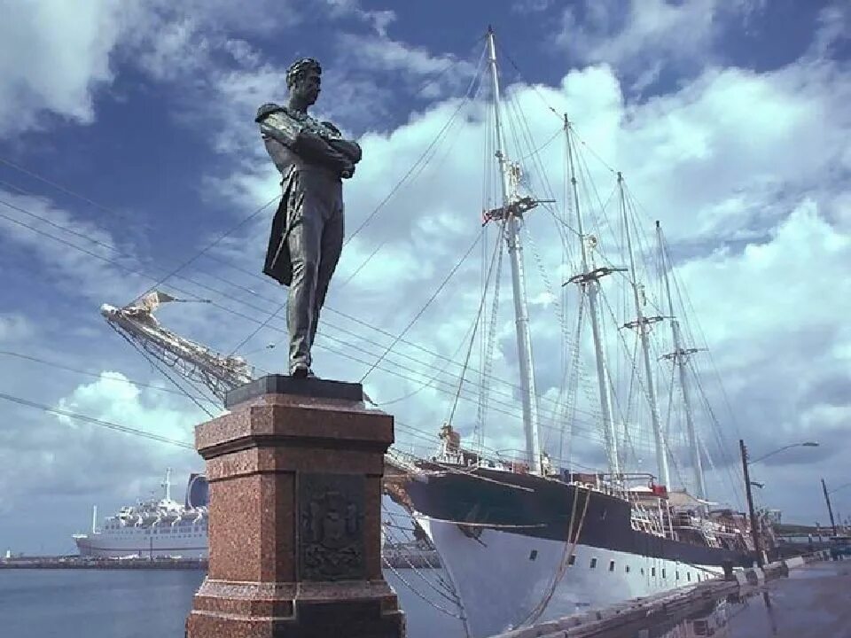 Памятник Крузенштерну в Санкт-Петербурге. Памятник Крузенштерну на набережной лейтенанта Шмидта. Памятник Крузенштерна в Петербурге. Экспедиции спб