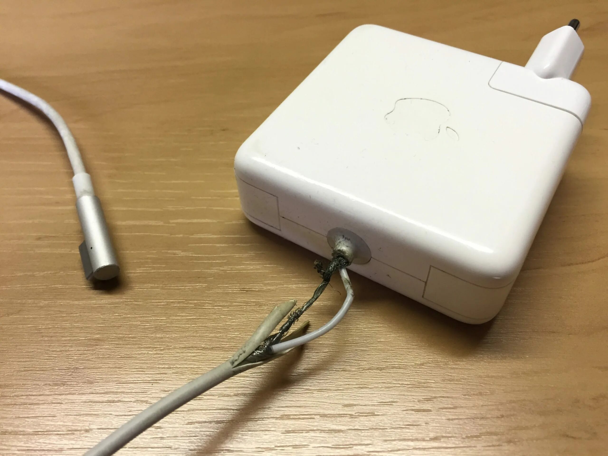 Как работает magsafe. Magsafe 1. apple magsafe charger. зарядка magsafe для iphone. apple magsafe duo charger.