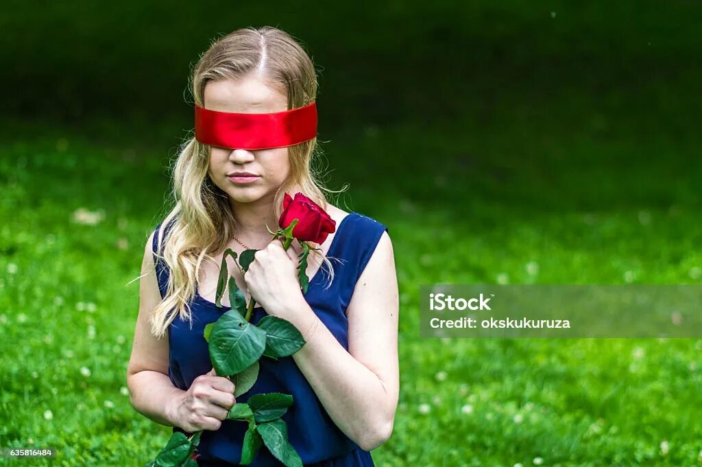 Включи завязали девочку