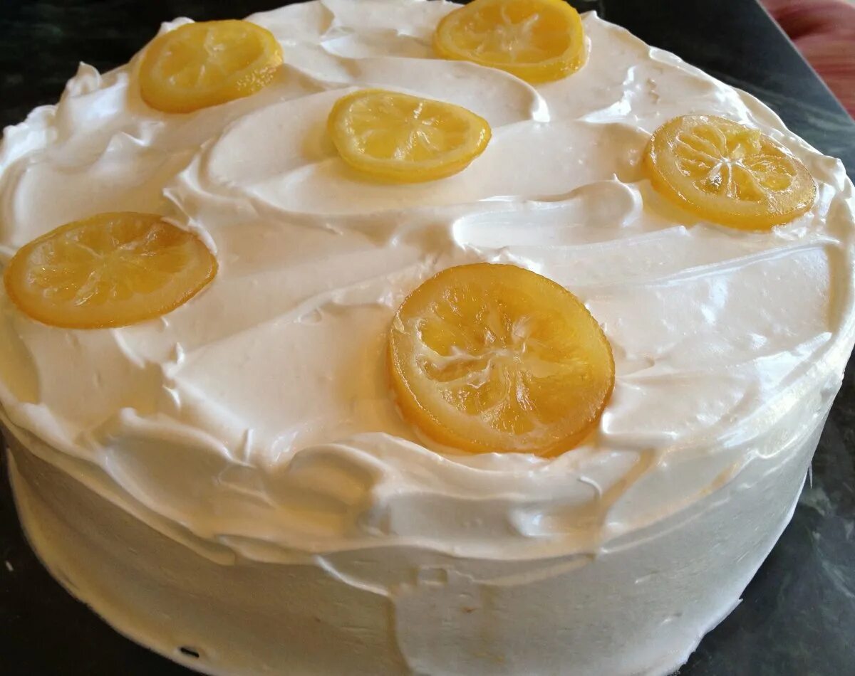 Торт из желтков. Лимонный торт. Тортик с лимоном. Яичный торт. Торт на желтках.
