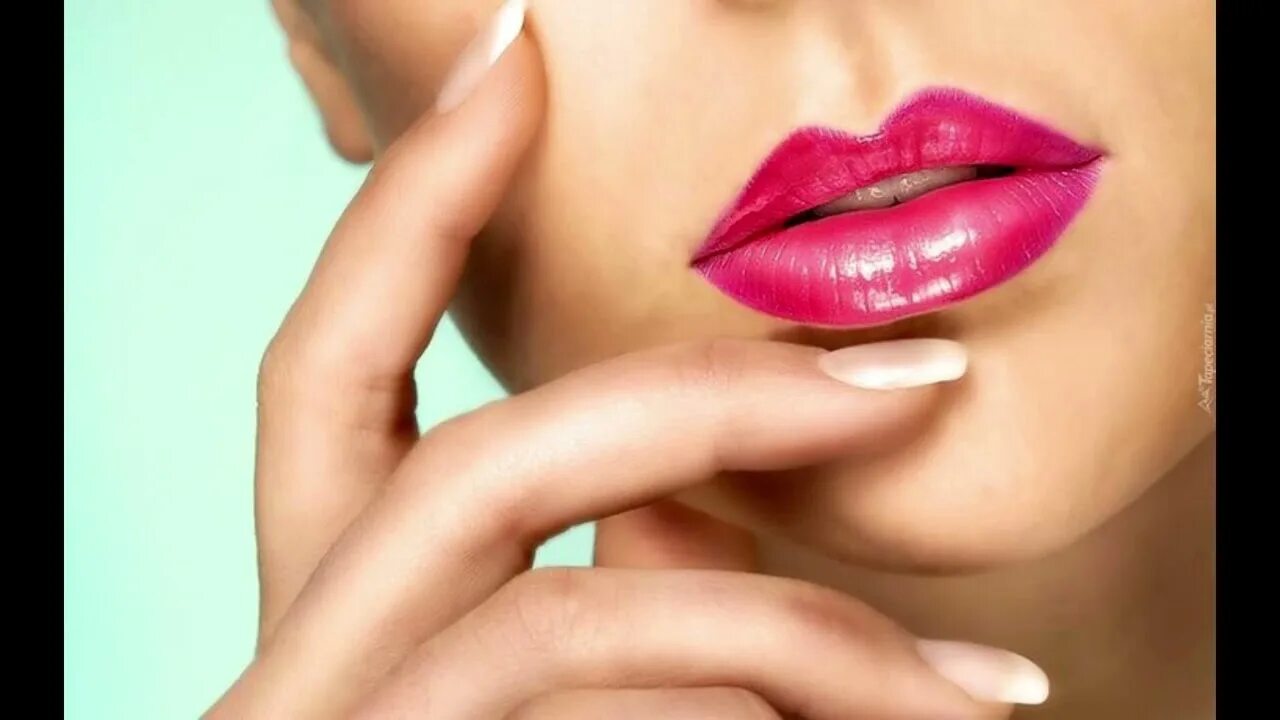 Духи женские губы. Губы и ногти. губы и ногти светлые. нижние губы женщины. губы с ногтями бежевые.