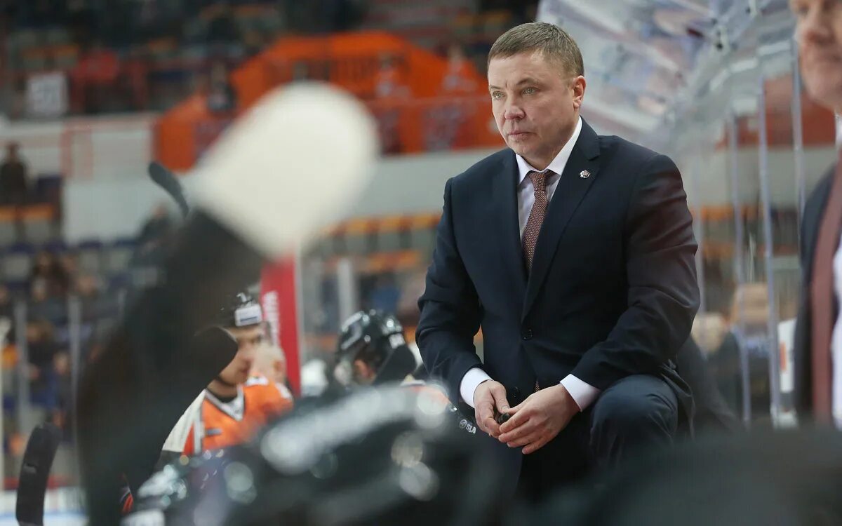 авангард фото. новый тренер амур. вадим епанчинцев амур. тренерский штаб амура. тренер амура.