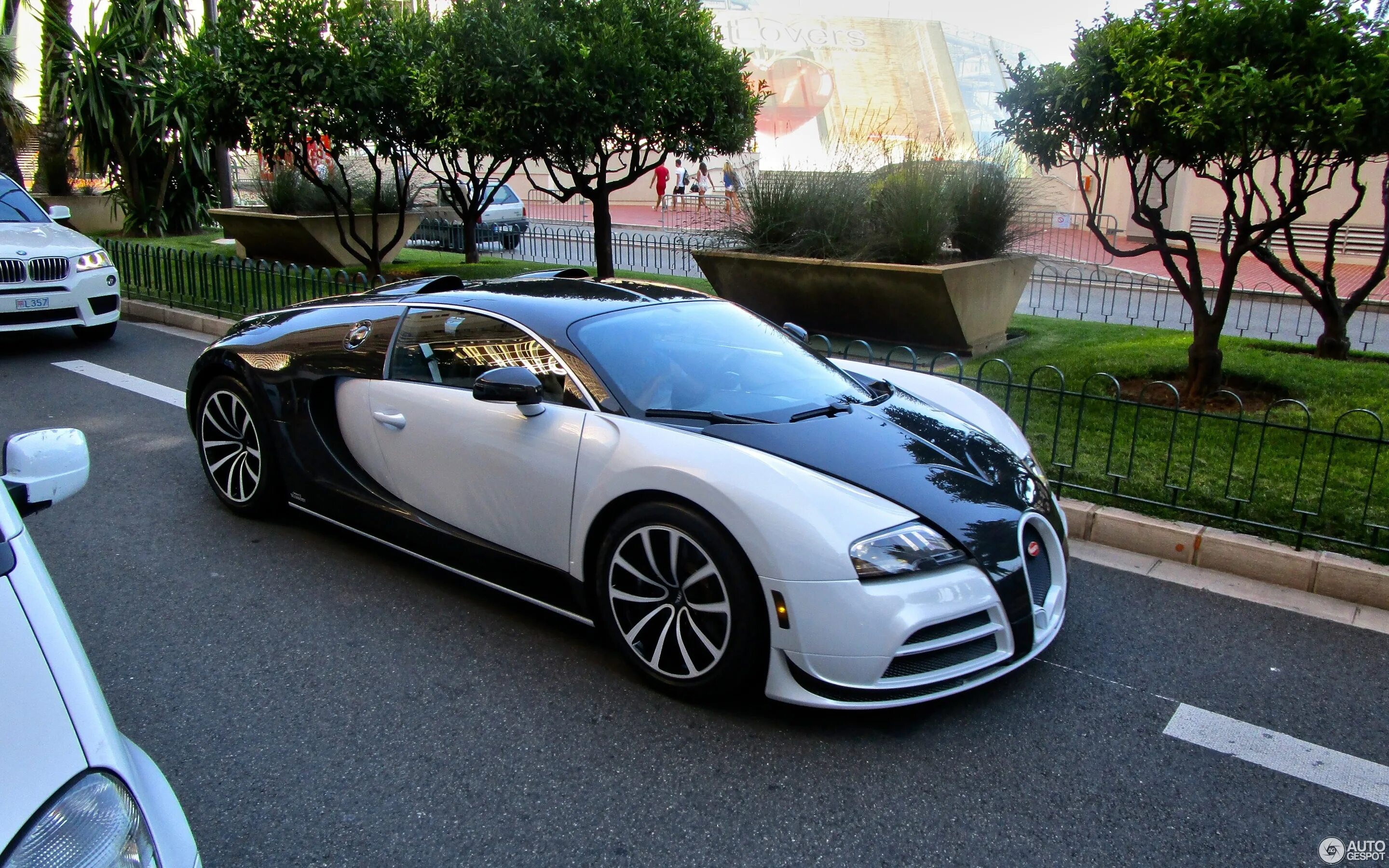 Бугатти мансори. Бугатти Вейрон Mansory. Bugatti Veyron Mansory. Bugatti Veyron Mansory vivere. Дорогой автомобиль в казани