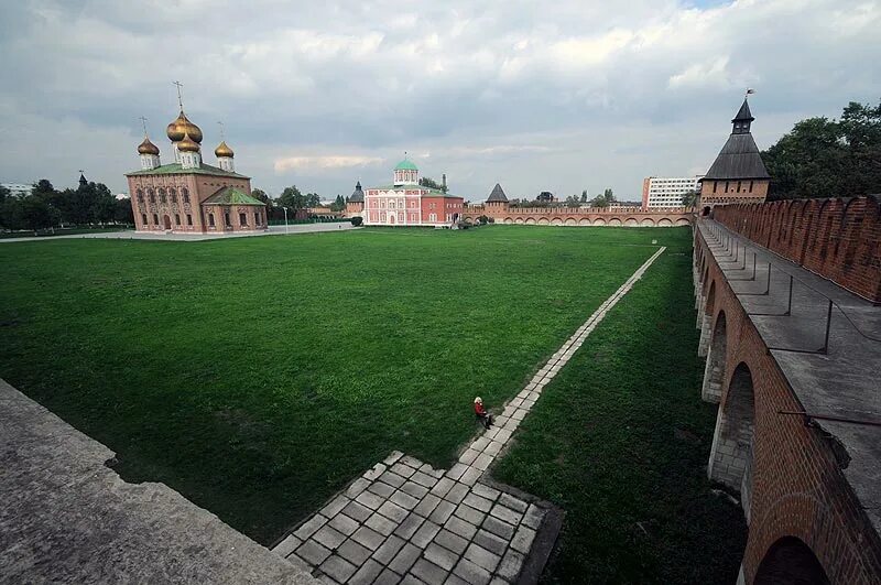 Территория тульского Кремля 1997 год. Тульский Кремль вертикальное разрешение. Стены тульского Кремля фото СССР. Автор кремлевской