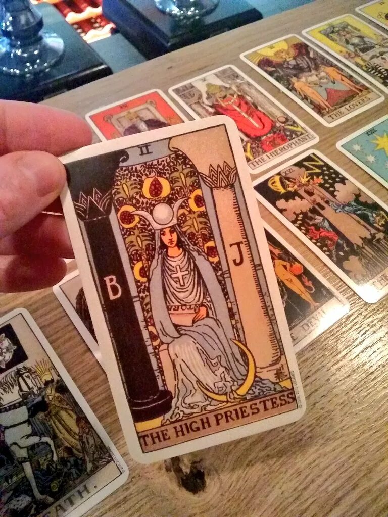 Карта таро что сейчас делает. Original rider waite tarot. таро райдера уэйта эстетика. колода таро чиколетти. таро vindur deck.