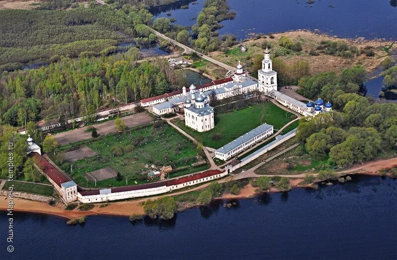 Мужской монастырь новгородская область. Свято-Юрьевский монастырь Великий Новгород. Свято-Юрьев мужской монастырь Великий Новгород. Свято Юрьевский мужской монастырь в Великом Новгороде. Новгородская область Юрьев монастырь.