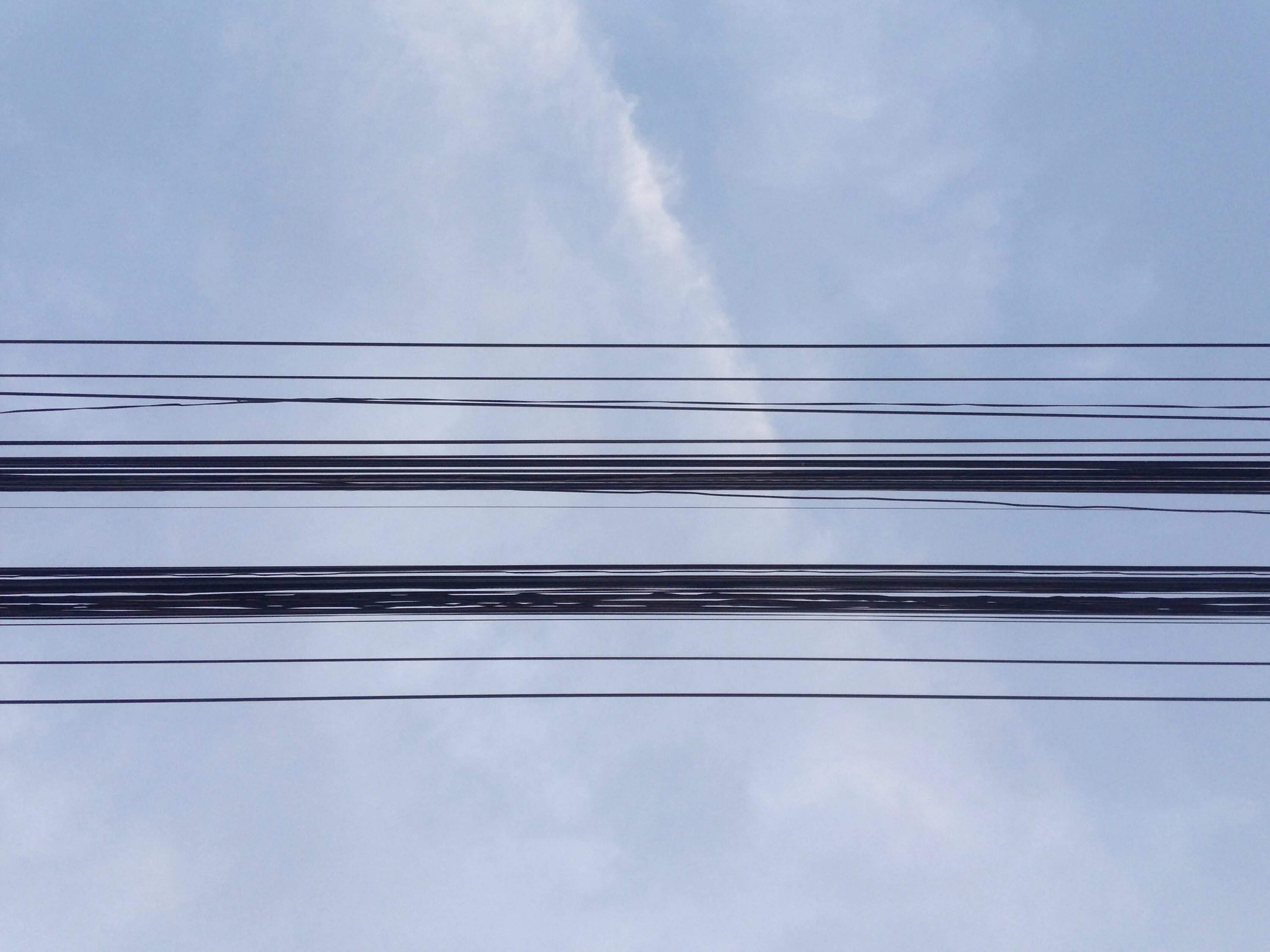 свисающие провода. наблюдатель провода. оборванные провода. лэп симферополь. наблюдатель провода.