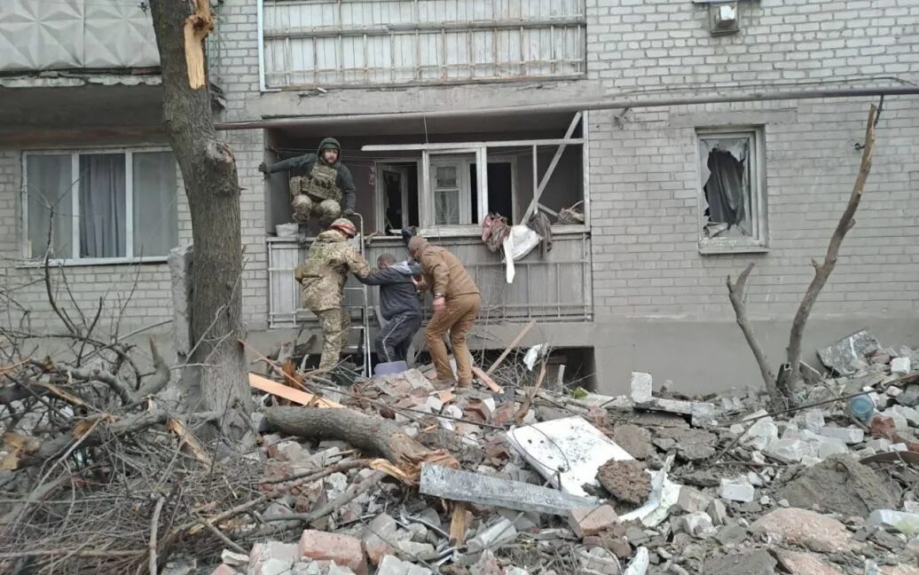 Часов яр взяли или нет. Часов-яр донецкая. разрушенный дом. разрушенный дом в донецке.