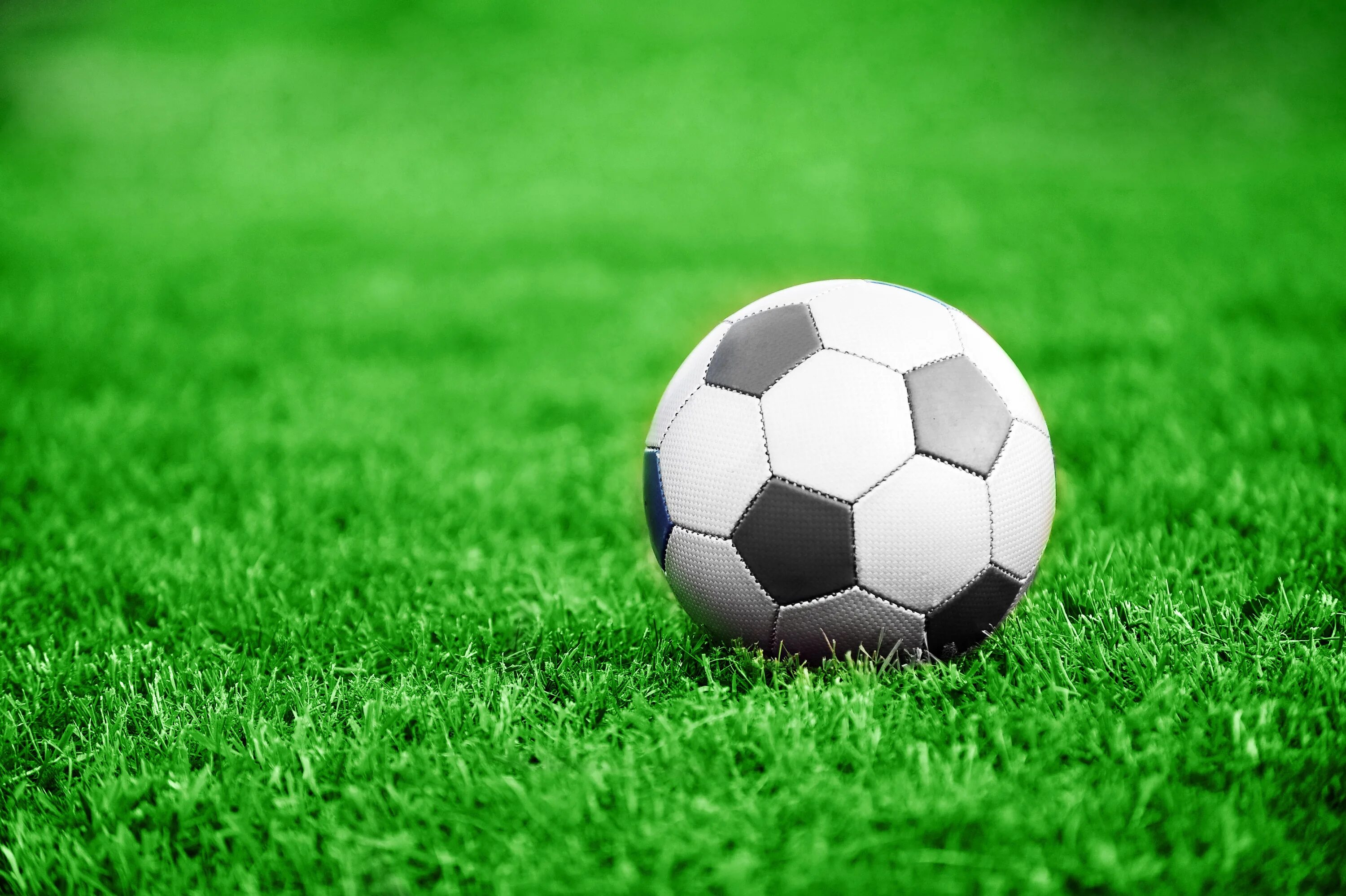 Футбол дети. Футбольный мяч старший брат. Маленький футболист. Мальчик с футбольным мячом. Хобби футбол.